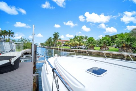 Villa ou maison à louer à Miami, Floride: 3 chambres, 312.89 m2 № 2078050 - photo 16