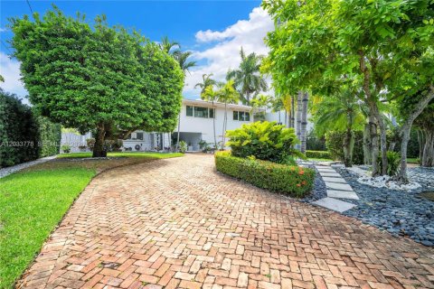 Villa ou maison à louer à Miami, Floride: 3 chambres, 312.89 m2 № 2078050 - photo 24