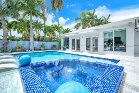 Villa ou maison à louer à Miami, Floride: 3 chambres, 312.89 m2 № 2078050 - photo 13