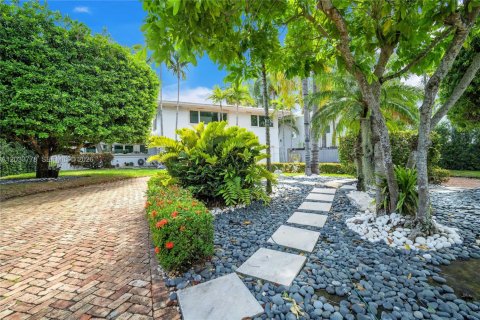 Villa ou maison à louer à Miami, Floride: 3 chambres, 312.89 m2 № 2078050 - photo 25