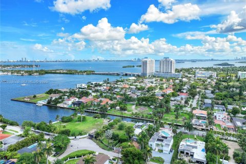 Villa ou maison à louer à Miami, Floride: 3 chambres, 312.89 m2 № 2078050 - photo 2