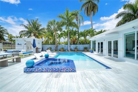 Villa ou maison à louer à Miami, Floride: 3 chambres, 312.89 m2 № 2078050 - photo 8