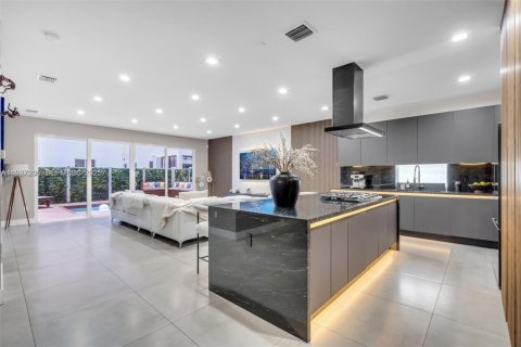 Villa ou maison à louer à Doral, Floride: 5 chambres, 289.2 m2 № 1986233 - photo 6