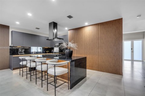 Villa ou maison à louer à Doral, Floride: 5 chambres, 289.2 m2 № 1986233 - photo 7