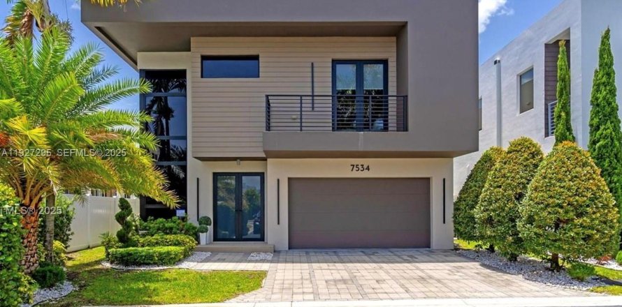 Villa ou maison à Doral, Floride 5 chambres, 289.2 m2 № 1986233