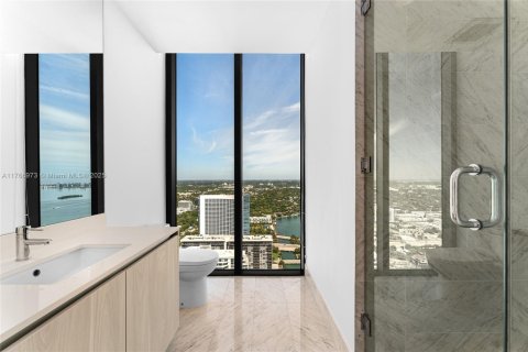 Condominio en venta en Miami, Florida, 5 dormitorios, 268.21 m2 № 1693097 - foto 23