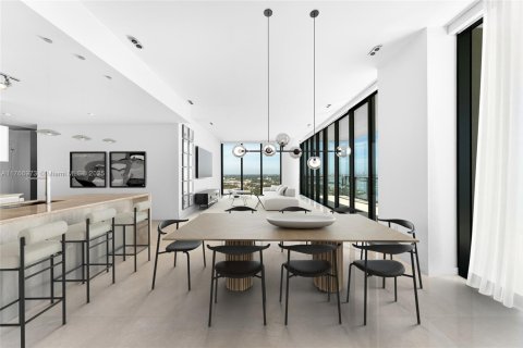 Condominio en venta en Miami, Florida, 5 dormitorios, 268.21 m2 № 1693097 - foto 4
