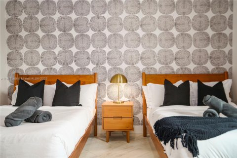 Casa en venta en Miami, Florida, 8 dormitorios, 411.19 m2 № 1968616 - foto 22