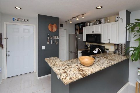 Condo in Tampa, Florida, 2 bedrooms  № 2394406 - photo 24