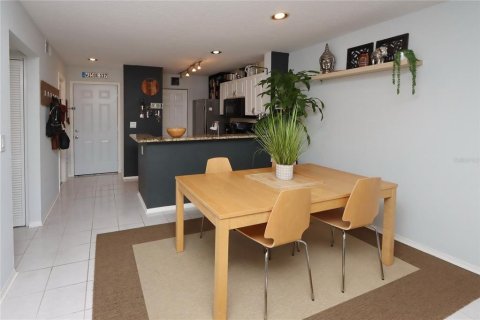 Condo in Tampa, Florida, 2 bedrooms  № 2394406 - photo 2