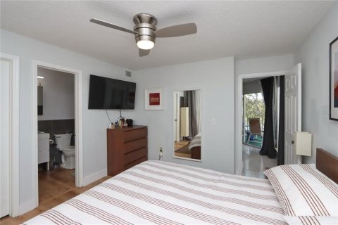 Condo in Tampa, Florida, 2 bedrooms  № 2394406 - photo 7