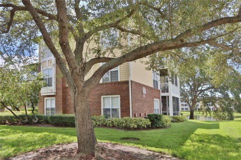 Condo in Tampa, Florida, 2 bedrooms  № 2394406 - photo 20
