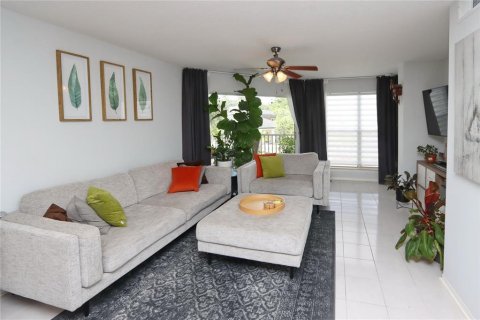 Condo in Tampa, Florida, 2 bedrooms  № 2394406 - photo 3