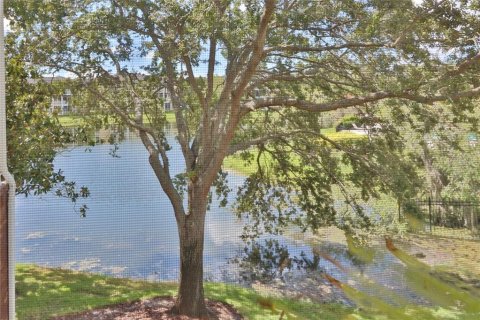 Condo in Tampa, Florida, 2 bedrooms  № 2394406 - photo 11