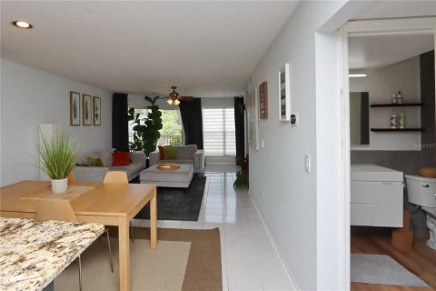 Condo in Tampa, Florida, 2 bedrooms  № 2394406 - photo 25