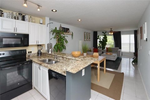 Condo in Tampa, Florida, 2 bedrooms  № 2394406 - photo 21