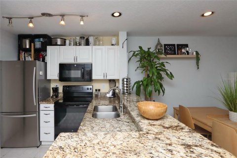 Condo in Tampa, Florida, 2 bedrooms  № 2394406 - photo 22