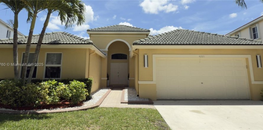 Villa ou maison à Weston, Floride 4 chambres, 210.14 m2 № 1779108