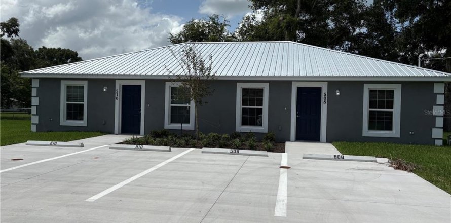 Duplex in Fort Meade, Florida 4 bedrooms, 166.3 sq.m. № 1788035