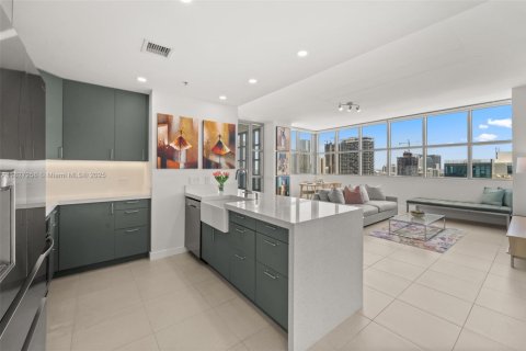 Condo in Miami, Florida, 2 bedrooms  № 1799588 - photo 1