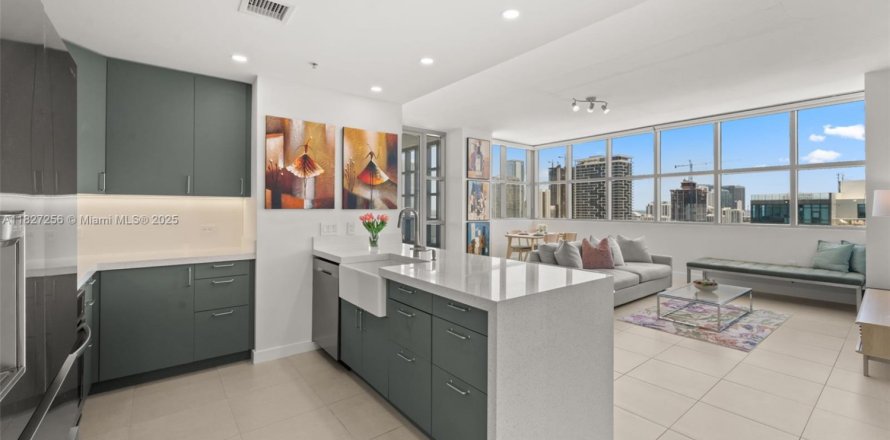 Condo in Miami, Florida, 2 bedrooms  № 1799588