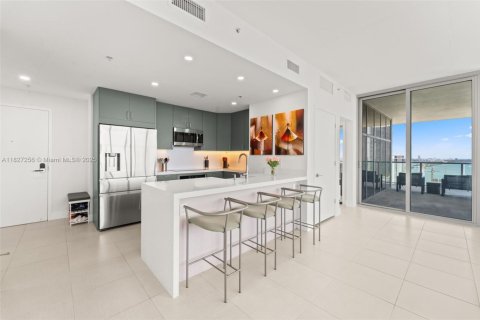 Condo in Miami, Florida, 2 bedrooms  № 1799588 - photo 2