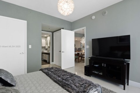 Condo in Miami, Florida, 2 bedrooms  № 1937587 - photo 13