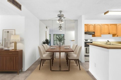 Купить кондоминиум в Майами, Флорида 2 спальни, 77.57м2, № 2085334 - фото 3