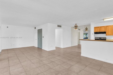 Купить кондоминиум в Майами, Флорида 2 спальни, 77.57м2, № 2085334 - фото 11