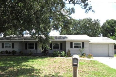 House in Eagle Lake, Florida 3 bedrooms, 131.92 sq.m. № 1374514 - photo 1