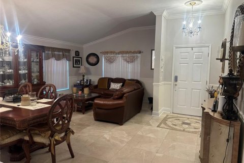 Villa ou maison à louer à Land O' Lakes, Floride: 3 chambres, 193.61 m2 № 2433223 - photo 2