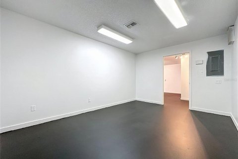 Propiedad comercial en alquiler en Leesburg, Florida, 148.64 m2 № 1657858 - foto 7
