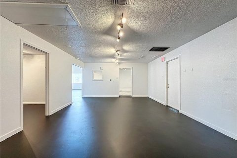 Propiedad comercial en alquiler en Leesburg, Florida, 148.64 m2 № 1657858 - foto 14