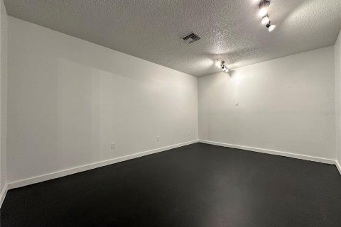 Propiedad comercial en alquiler en Leesburg, Florida, 148.64 m2 № 1657858 - foto 29