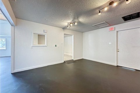 Propiedad comercial en alquiler en Leesburg, Florida, 148.64 m2 № 1657858 - foto 15
