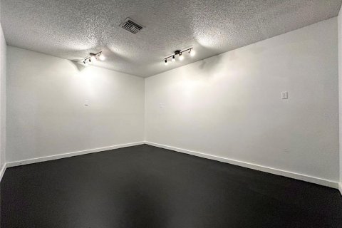Propiedad comercial en alquiler en Leesburg, Florida, 148.64 m2 № 1657858 - foto 30