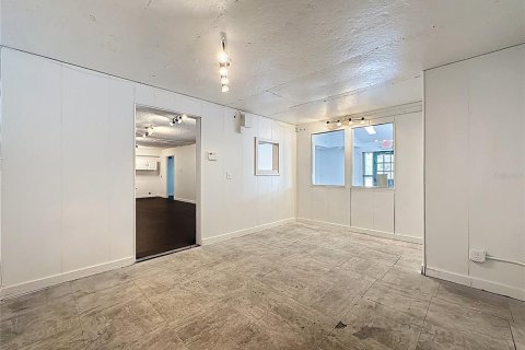 Propiedad comercial en alquiler en Leesburg, Florida, 148.64 m2 № 1657858 - foto 17