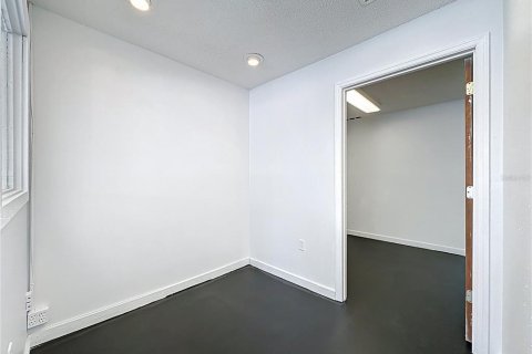 Propiedad comercial en alquiler en Leesburg, Florida, 148.64 m2 № 1657858 - foto 25