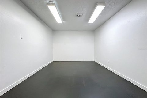 Propiedad comercial en alquiler en Leesburg, Florida, 148.64 m2 № 1657858 - foto 6