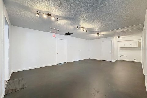 Propiedad comercial en alquiler en Leesburg, Florida, 148.64 m2 № 1657858 - foto 11