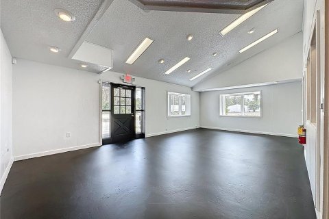Propiedad comercial en alquiler en Leesburg, Florida, 148.64 m2 № 1657858 - foto 19