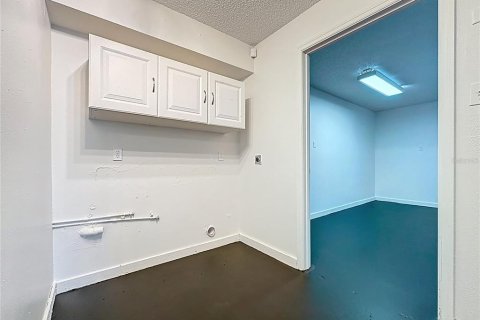 Propiedad comercial en alquiler en Leesburg, Florida, 148.64 m2 № 1657858 - foto 9