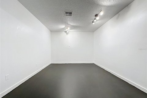Propiedad comercial en alquiler en Leesburg, Florida, 148.64 m2 № 1657858 - foto 10