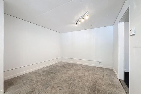 Propiedad comercial en alquiler en Leesburg, Florida, 148.64 m2 № 1657858 - foto 18