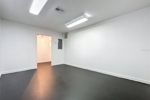 Propiedad comercial en alquiler en Leesburg, Florida, 148.64 m2 № 1657858 - foto 8