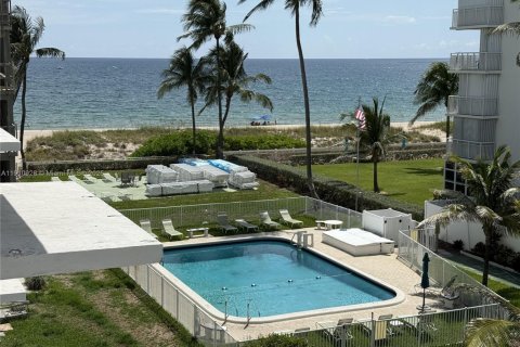 Снять в аренду кондоминиум в Лодердейл-бай-те-Си, Флорида 2 спальни, 87.79м2, № 1966154 - фото 1