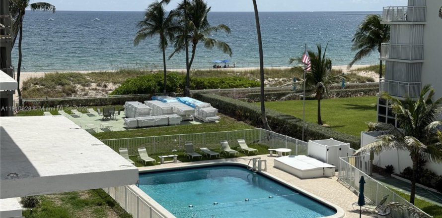 Кондоминиум с 2 спальнями в Лодердейл-бай-те-Си, Флорида № 1966154