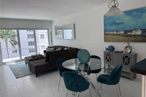 Снять в аренду кондоминиум в Лодердейл-бай-те-Си, Флорида 2 спальни, 87.79м2, № 1966154 - фото 2