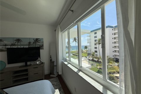 Снять в аренду кондоминиум в Лодердейл-бай-те-Си, Флорида 2 спальни, 87.79м2, № 1966154 - фото 17