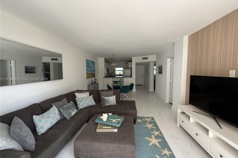 Снять в аренду кондоминиум в Лодердейл-бай-те-Си, Флорида 2 спальни, 87.79м2, № 1966154 - фото 10